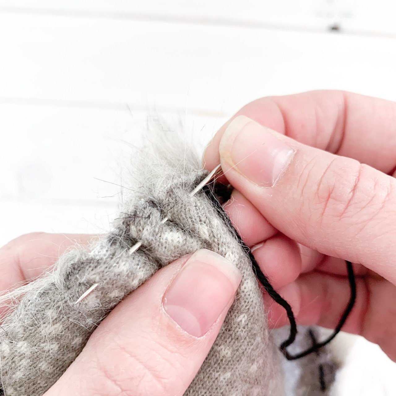 DIY Kit, Luxury Faux Fur Pompoms | Ties, Buttons or Snaps | Pom Pom Faux fur fabric Kit 40 $ Buttons & Beans Co.