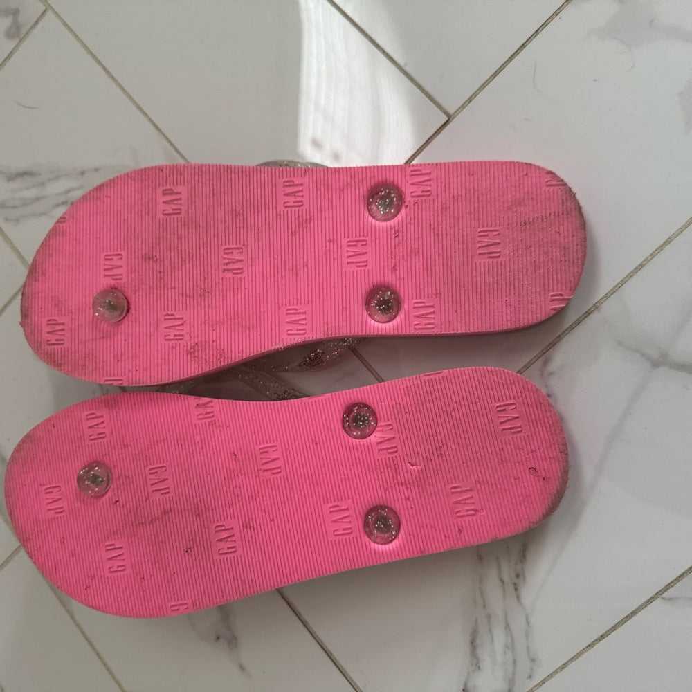 Girls Gap Flip Flop Thong Sandals, Beach Kids > Shoes > Sandals & Flip Flops 8 $ Buttons & Beans Co.