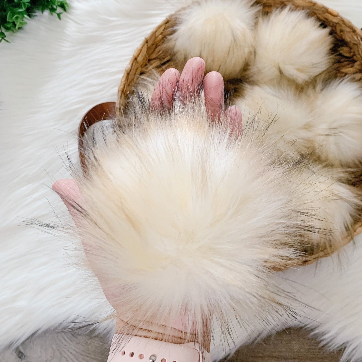 Fake Fur Fabric Faux | Pompom Fur, Faux Fur Fabric Circles For DIY Pom poms - Buttons & Beans Co.- Buttons & Beans Co.