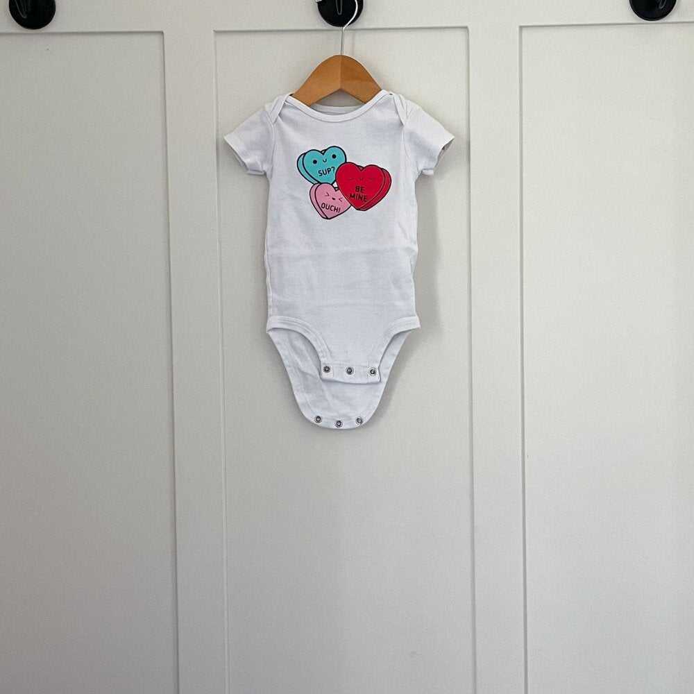 3-6m Cute Kawaii Unisex White Onesie, Hearts, Valentines, Fun Top for Kids Kids > One Pieces > Bodysuits 9 $ Buttons & Beans Co.