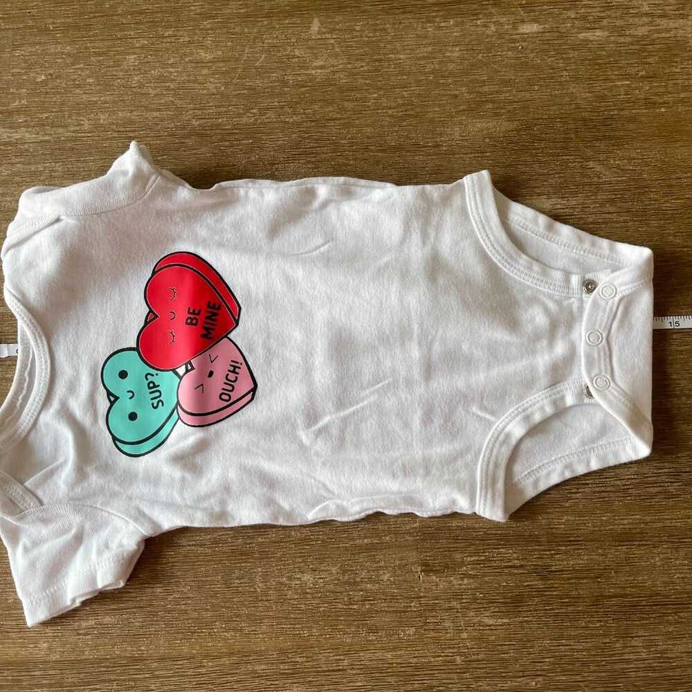 3-6m Cute Kawaii Unisex White Onesie, Hearts, Valentines, Fun Top for Kids Kids > One Pieces > Bodysuits 9 $ Buttons & Beans Co.