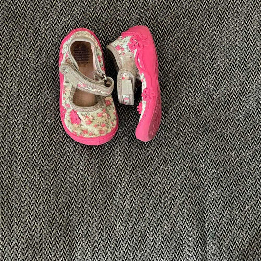 6/7t Floral Baby Shoes, Toddler, Mary Janes, Pink Velcro Walkers Kids > Shoes > Dress Shoes 10 $ Buttons & Beans Co.