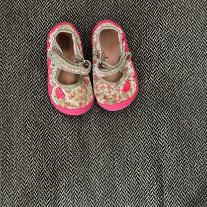 6/7t Floral Baby Shoes, Toddler, Mary Janes, Pink Velcro Walkers Kids > Shoes > Dress Shoes 10 $ Buttons & Beans Co.