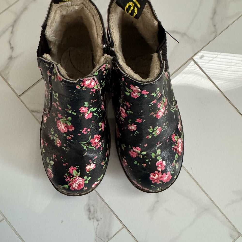 9t Girls Chelsea Boots, Floral fur lined Boot, Ankle Kids > Shoes > Boots 15 $ Buttons & Beans Co.