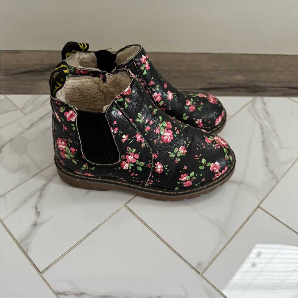 9t Girls Chelsea Boots, Floral fur lined Boot, Ankle Kids > Shoes > Boots 15 $ Buttons & Beans Co.