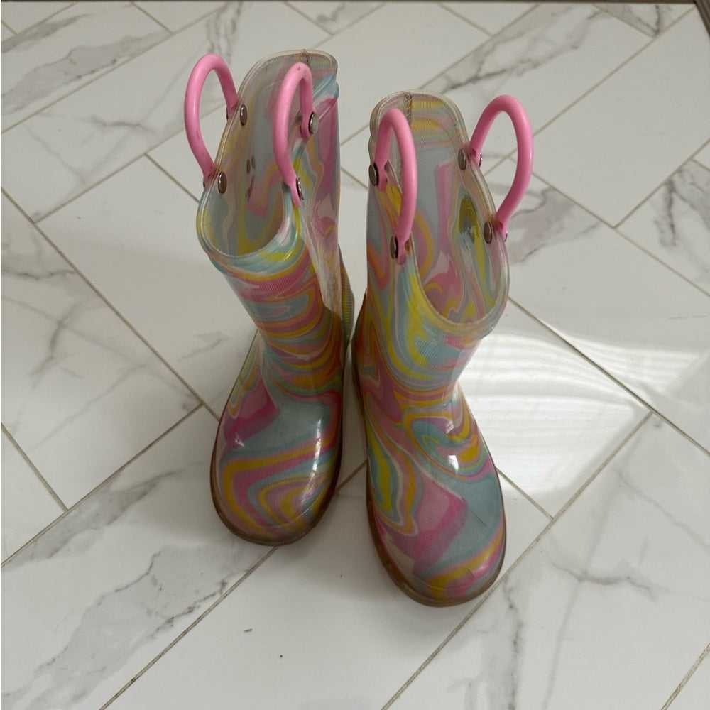 9t Girls Tie Dye, Light up Rainbow Rain Boots Shoes, Runners Kids > Shoes > Boots 10 $ Buttons & Beans Co.