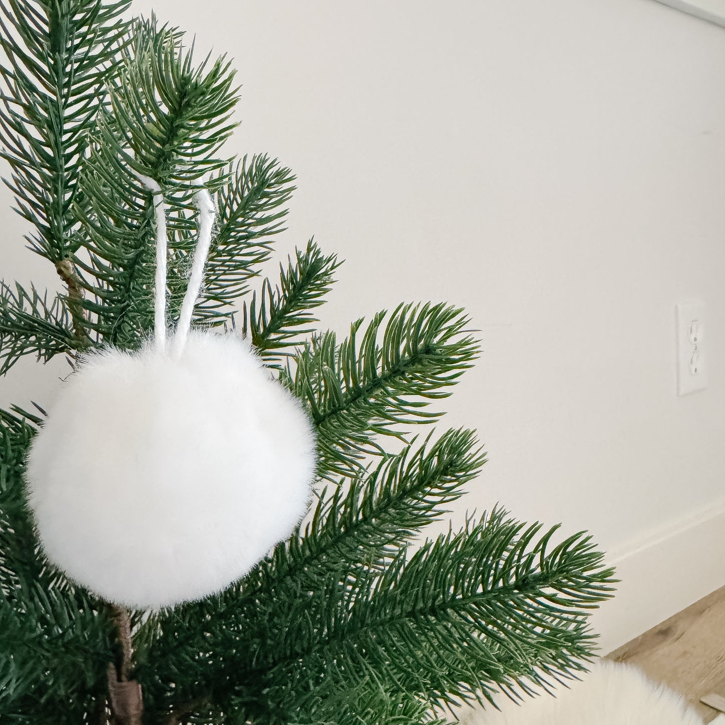 Faux Fur Pom Pom Christmas Ornament | Template