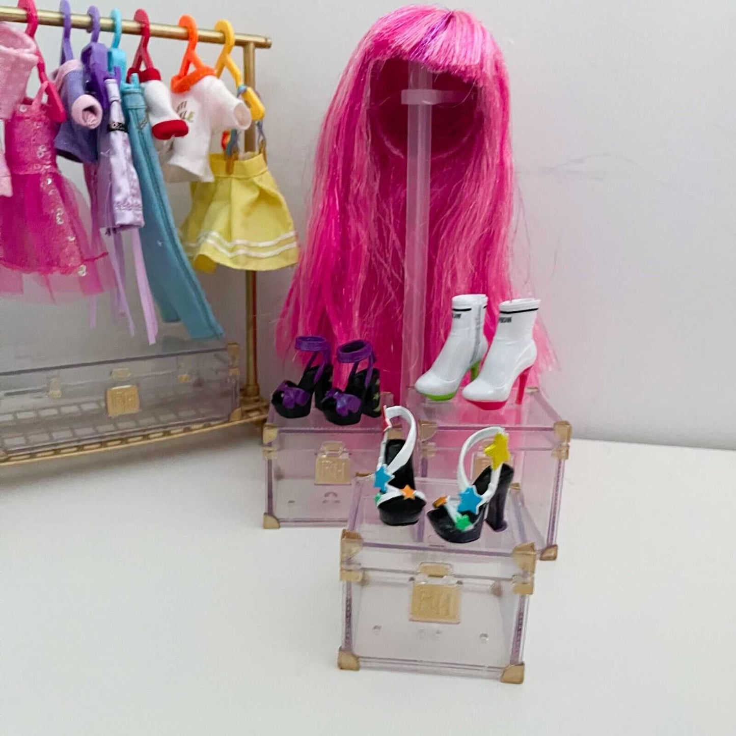 Avery Styles 300+ Looks MGA Rainbow High Fashion Studio Fashion Doll Dolls & Bears:Dolls, Clothing & Accessories:Dolls & Doll Playsets 85 $ Buttons & Beans Co.