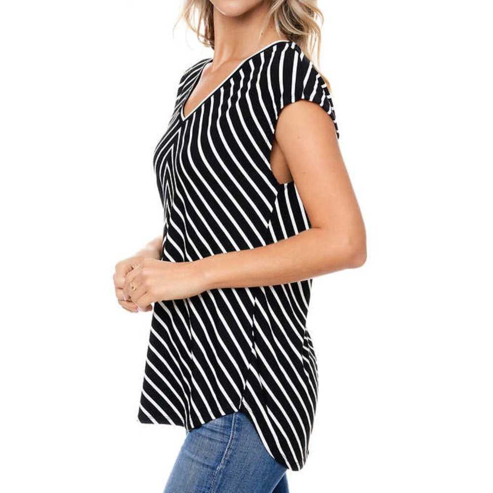 Cristina B Women’s Striped T-shirt, Short sleeved Chevron Black, White Women > Tops > Tees - Short Sleeve 15 $ Buttons & Beans Co.