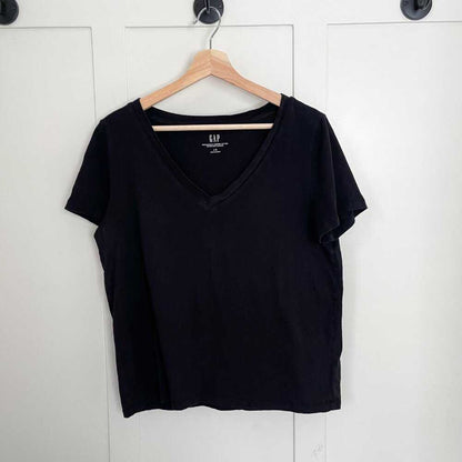 LIKE NEW Black, Short Sleeve, V Neck T-Shirt, Relaxed Fit Shirt, Top, Organic Women > Tops > Tees - Short Sleeve 9 $ Buttons & Beans Co.