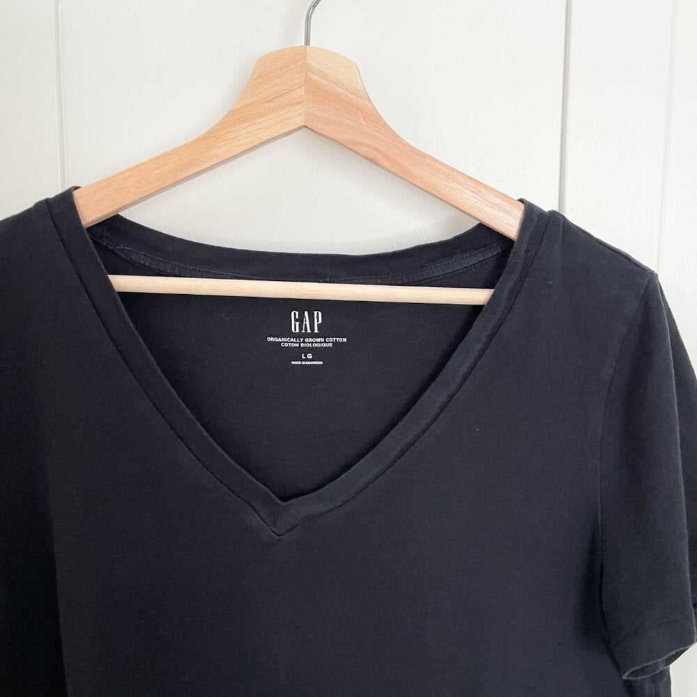 LIKE NEW Black, Short Sleeve, V Neck T-Shirt, Relaxed Fit Shirt, Top, Organic Women > Tops > Tees - Short Sleeve 9 $ Buttons & Beans Co.