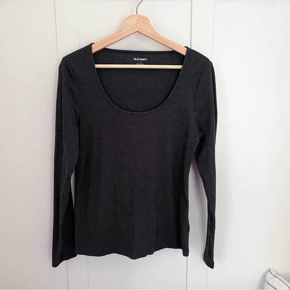 LIKE NEW Charcoal Grey, Rib Knit Long Sleeve, Scoop Neck T-Shirt, Slim Fit Top Women > Tops > Tees - Long Sleeve 13 $ Buttons & Beans Co.