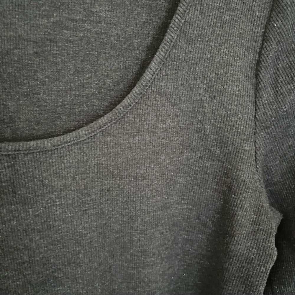 LIKE NEW Charcoal Grey, Rib Knit Long Sleeve, Scoop Neck T-Shirt, Slim Fit Top Women > Tops > Tees - Long Sleeve 13 $ Buttons & Beans Co.