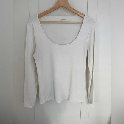 LIKE NEW Cream, White, Rib Knit Long Sleeve, Scoop Neck T-Shirt, Slim Fit Top Women > Tops > Tees - Long Sleeve 13 $ Buttons & Beans Co.