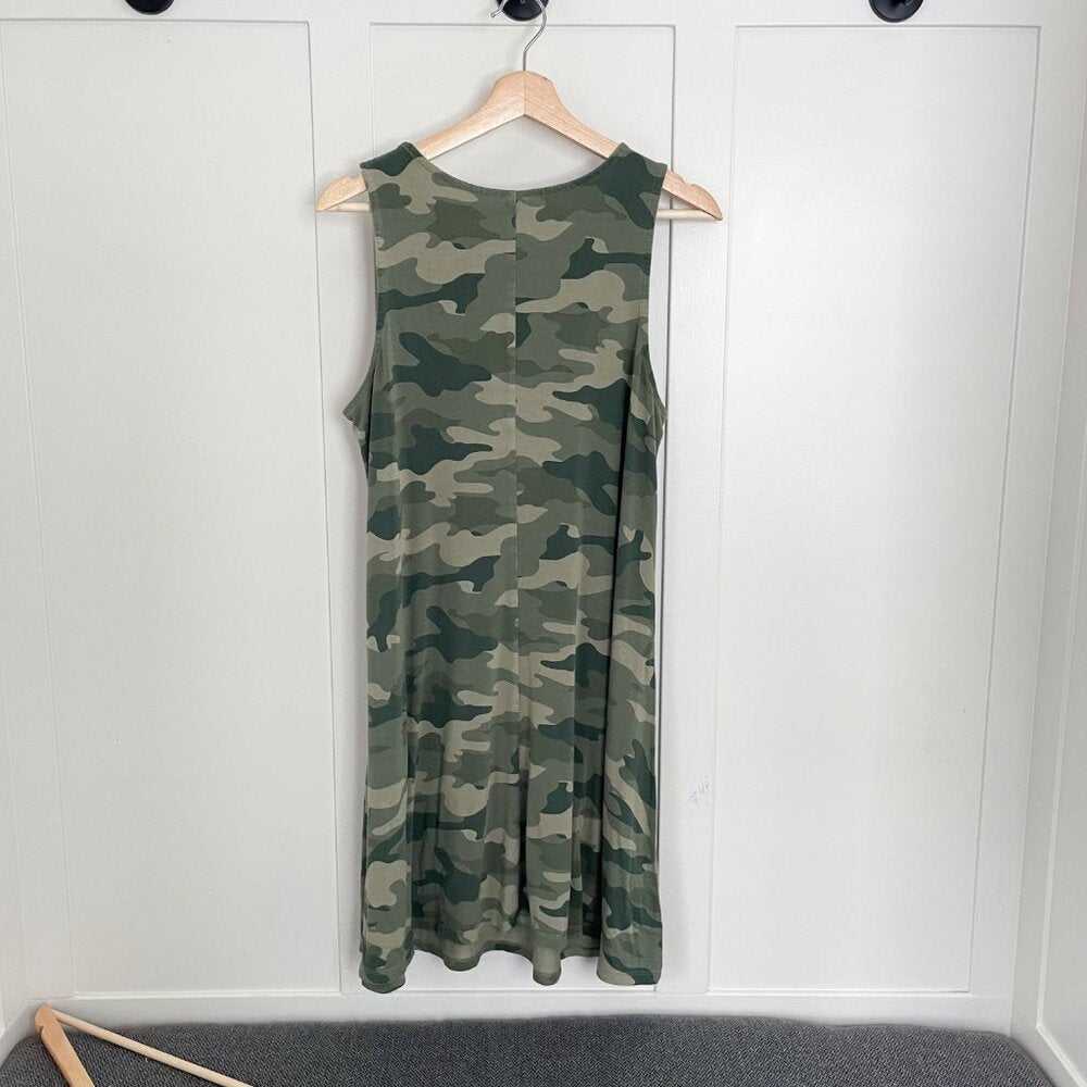 LIKE NEW Lg Camo Print Crew Neck T-Shirt Dress, Sleeveless Tank Dress, Women > Dresses > Mini 18 $ Buttons & Beans Co.