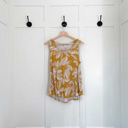 LIKE NEW Luxe Yellow and Floral Print Sleeveless Shirt, Scoop Neck Tank Top Women > Tops > Tank Tops 9 $ Buttons & Beans Co.