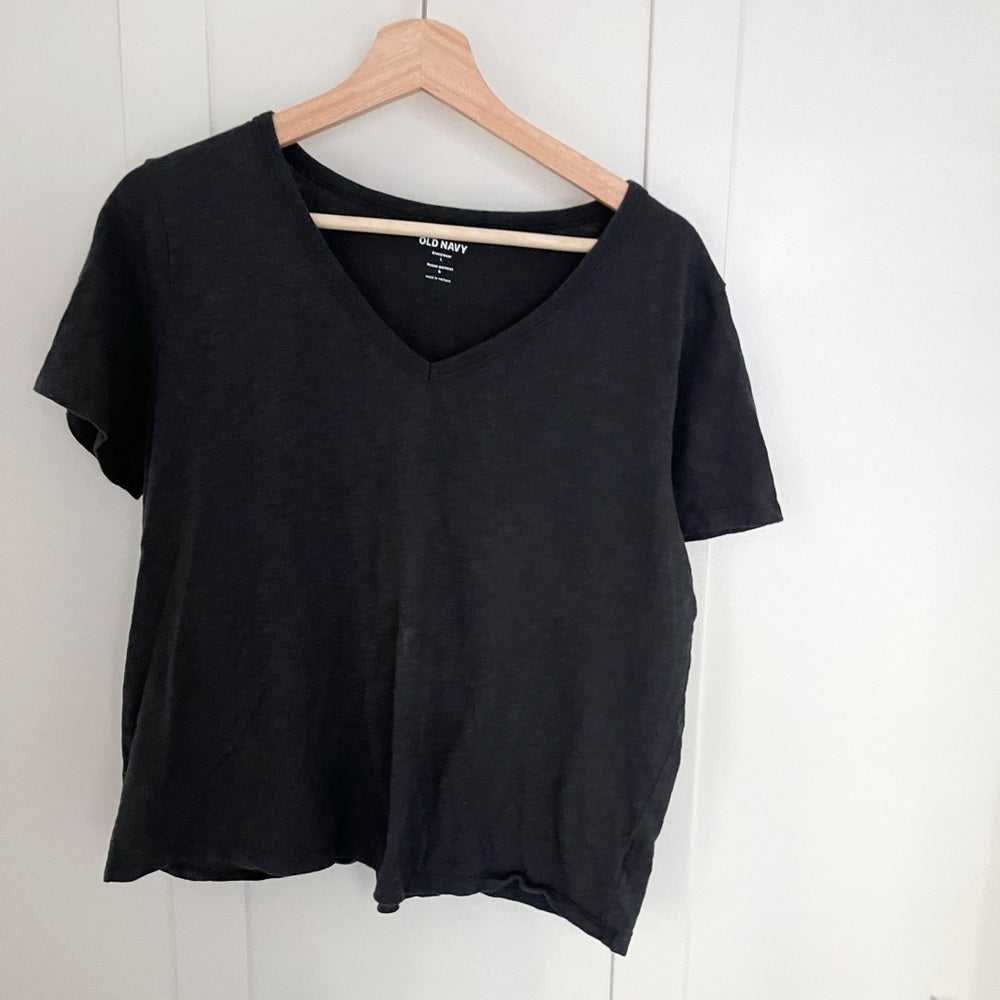 LIKE NEW Slub Knit Charcoal, Short Sleeve, V Neck T-Shirt, Relaxed Fit Shirt, Women > Tops > Tees - Short Sleeve 9 $ Buttons & Beans Co.