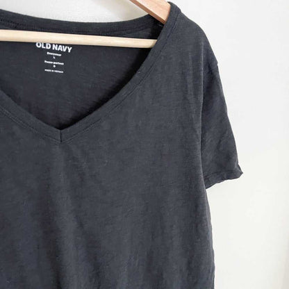 LIKE NEW Slub Knit Charcoal, Short Sleeve, V Neck T-Shirt, Relaxed Fit Shirt, Women > Tops > Tees - Short Sleeve 9 $ Buttons & Beans Co.