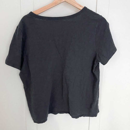 LIKE NEW Slub Knit Charcoal, Short Sleeve, V Neck T-Shirt, Relaxed Fit Shirt, Women > Tops > Tees - Short Sleeve 9 $ Buttons & Beans Co.