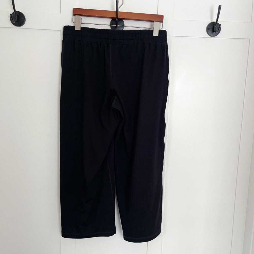 LIke NEW Tuff Athletics Women's Yoga Pant Straight Women's Capri, Crop Yoga Women > Pants & Jumpsuits > Ankle & Cropped 18 $ Buttons & Beans Co.