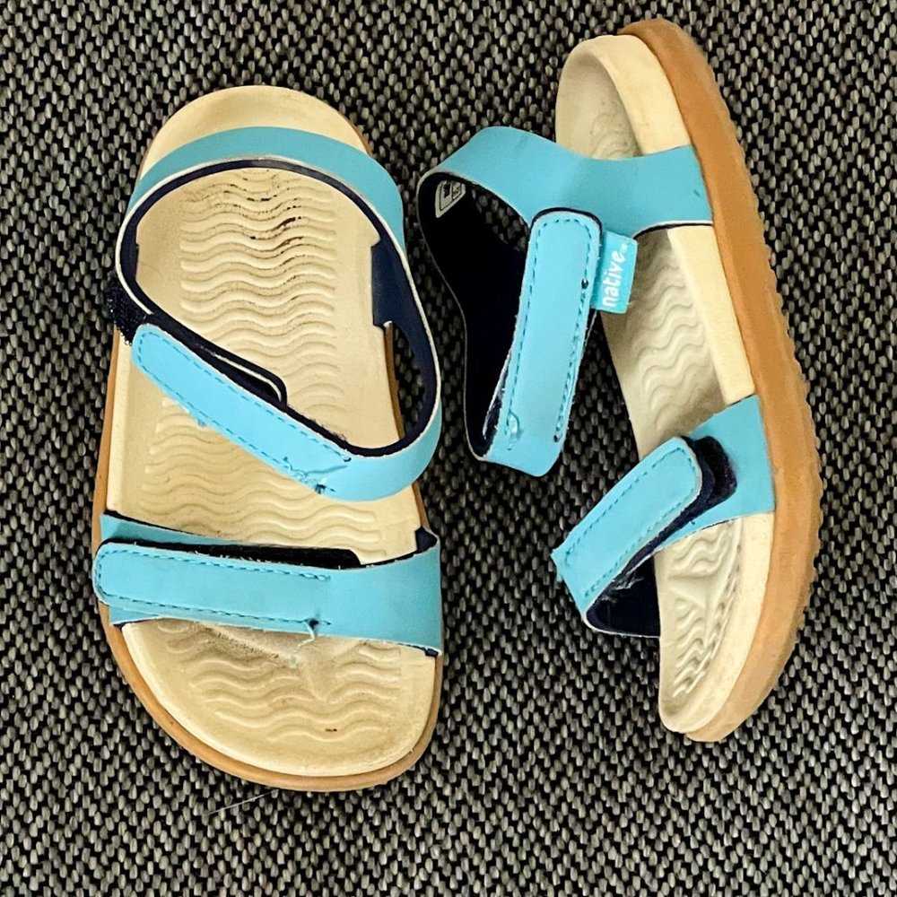 Native C7 Blue Charlie Velcro Strap Flat Sandals Summer Shoes, Unisex, Boys Kids > Shoes > Sandals & Flip Flops 25 $ Buttons & Beans Co.