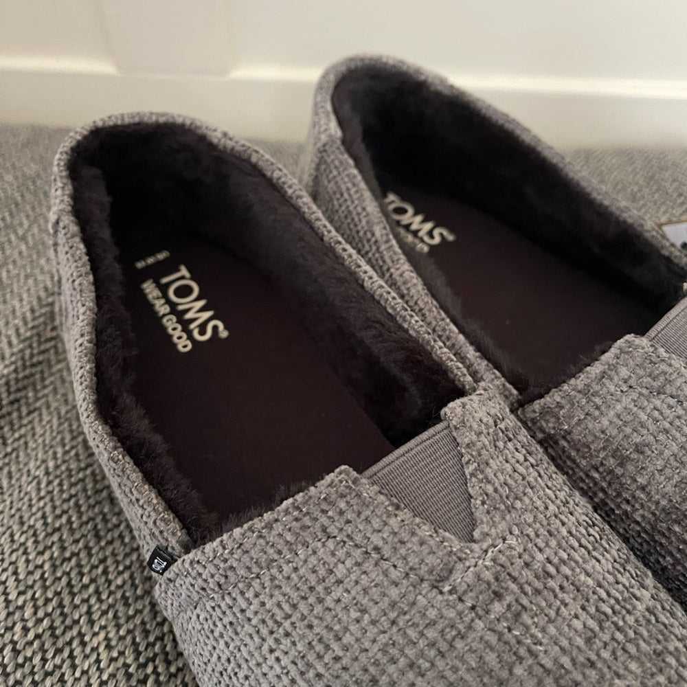 New 11/ 41 Toms women’s alpargarta, Grey Knit shoes, fur lined Tom’s Women > Shoes > Sneakers 45 $ Buttons & Beans Co.