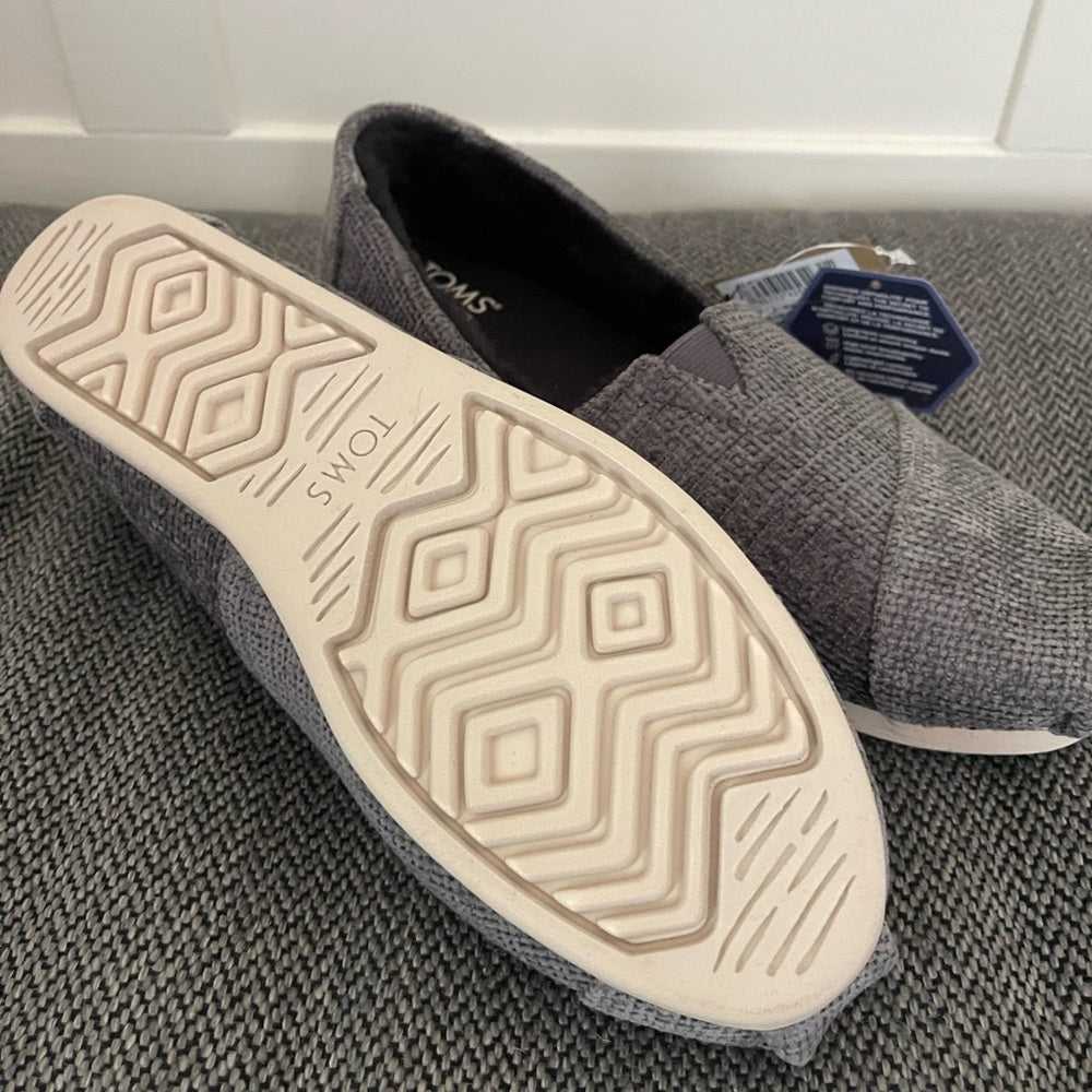 New 11/ 41 Toms women’s alpargarta, Grey Knit shoes, fur lined Tom’s Women > Shoes > Sneakers 45 $ Buttons & Beans Co.