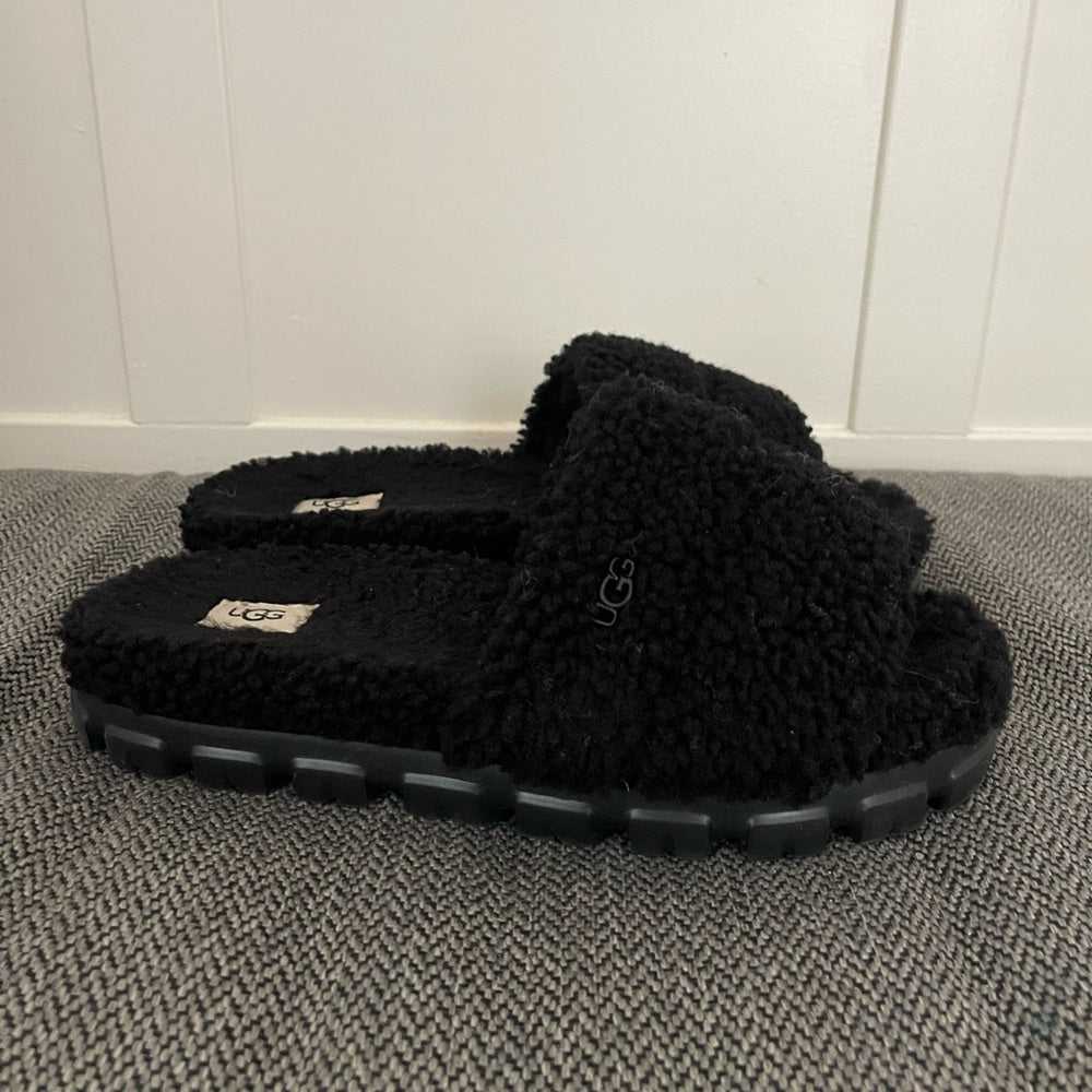 New 11/41 Ugg Cozy Cozetta Black Slippers, Slides, Sandals Women > Shoes > Slippers 90 $ Buttons & Beans Co.