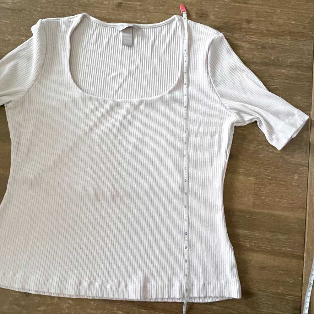 XL LIKE NEW Ribbed Knit Cream Short Sleeve, Scoop Neck T-Shirt, Fitted Top Women > Tops > Tees - Short Sleeve 13 $ Buttons & Beans Co.