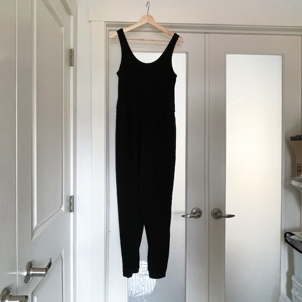 Gap Like new! Black Elasticized Waist Sleeveless Jumpsuit | Black Pocket Romper